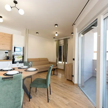 Modern With Swimming Pool Apartment *
