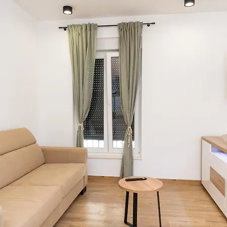 Modern With Swimming Pool Каштела