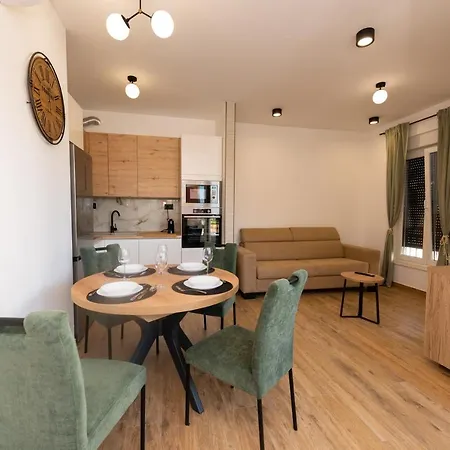 Modern With Swimming Pool Apartment Kastela