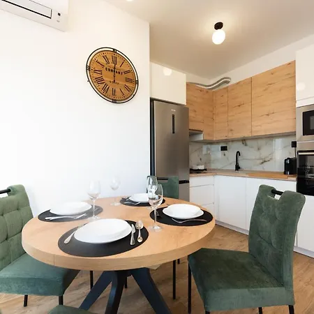 Апартаменты Modern With Swimming Pool Каштела