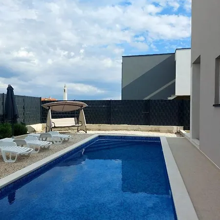 Modern With Swimming Pool Каштела
