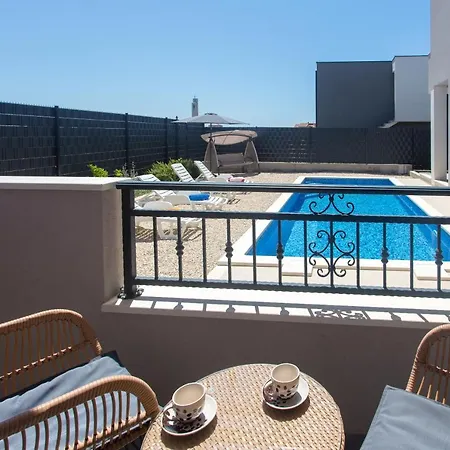 Apartment Modern With Swimming Pool Kastela