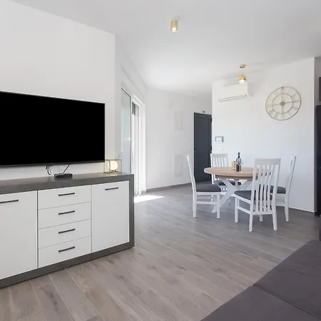 Modern With Swimming Pool * Каштела