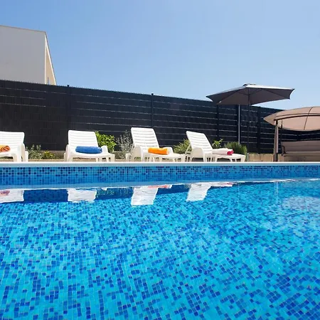 Apartment Modern With Swimming Pool *