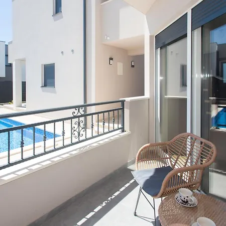 Modern With Swimming Pool Каштела
