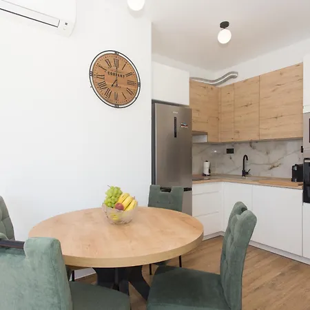 Apartment Modern With Swimming Pool Kastela