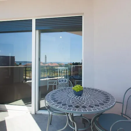 Modern With Swimming Pool Apartment *