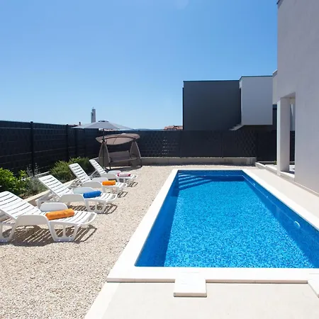 Апартаменты Modern With Swimming Pool *