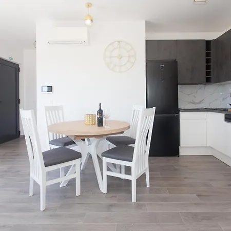 Modern With Swimming Pool Апартаменты Каштела