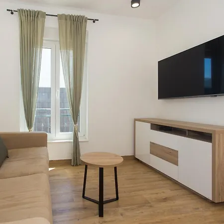 Modern With Swimming Pool Apartment
