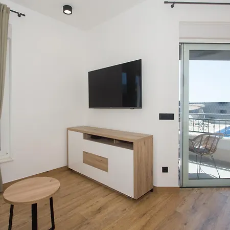 Modern With Swimming Pool Апартаменты Каштела
