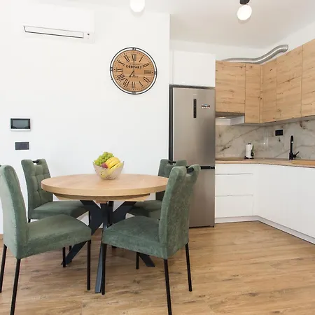 Modern With Swimming Pool Apartment Kastela