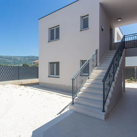Modern With Swimming Pool * Каштела